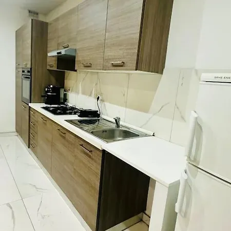 Xl Marina Apartment, 5 Bedroom Queen Beds, Walk To Sliema St Julian's *