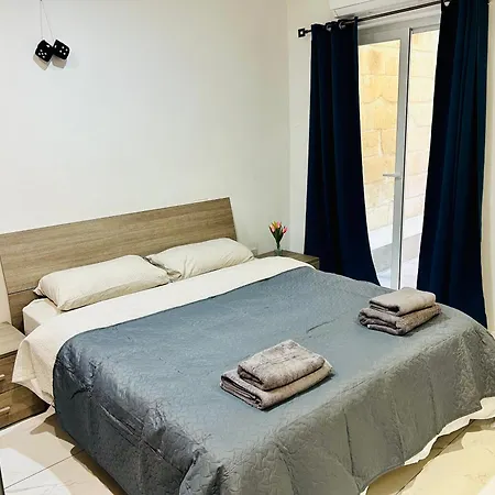 Xl Marina Apartment, 5 Bedroom Queen Beds, Walk To Sliema St Julian's *