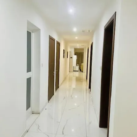 Apartman Xl Marina Apartment, 5 Bedroom Queen Beds, Walk To Sliema St Julian's *