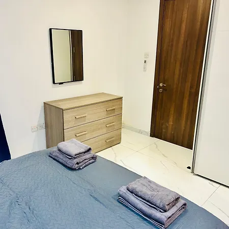 Xl Marina Apartment, 5 Bedroom Queen Beds, Walk To Sliema St Julian's * Gżira
