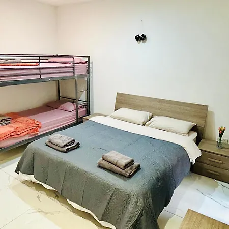 Xl Marina Apartment, 5 Bedroom Queen Beds, Walk To Sliema St Julian's