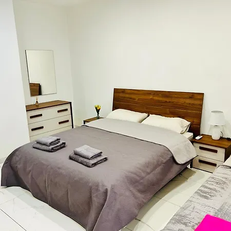 Xl Marina Apartment, 5 Bedroom Queen Beds, Walk To Sliema St Julian's Gżira