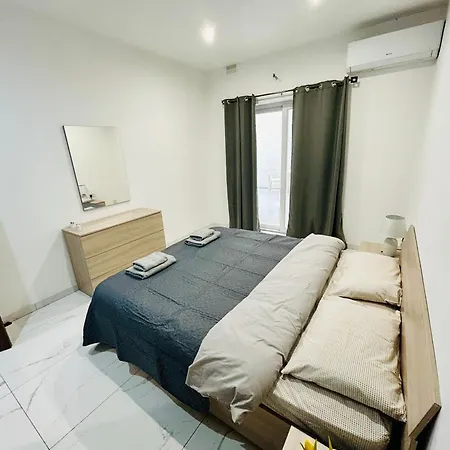 Apartman Xl Marina Apartment, 5 Bedroom Queen Beds, Walk To Sliema St Julian's